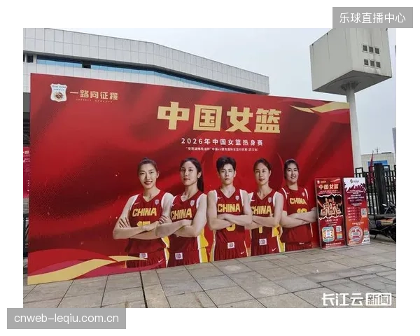 世界杯前最后一场热身赛暴露出球队体能隐患，球队在高强度逼抢下失误增多。